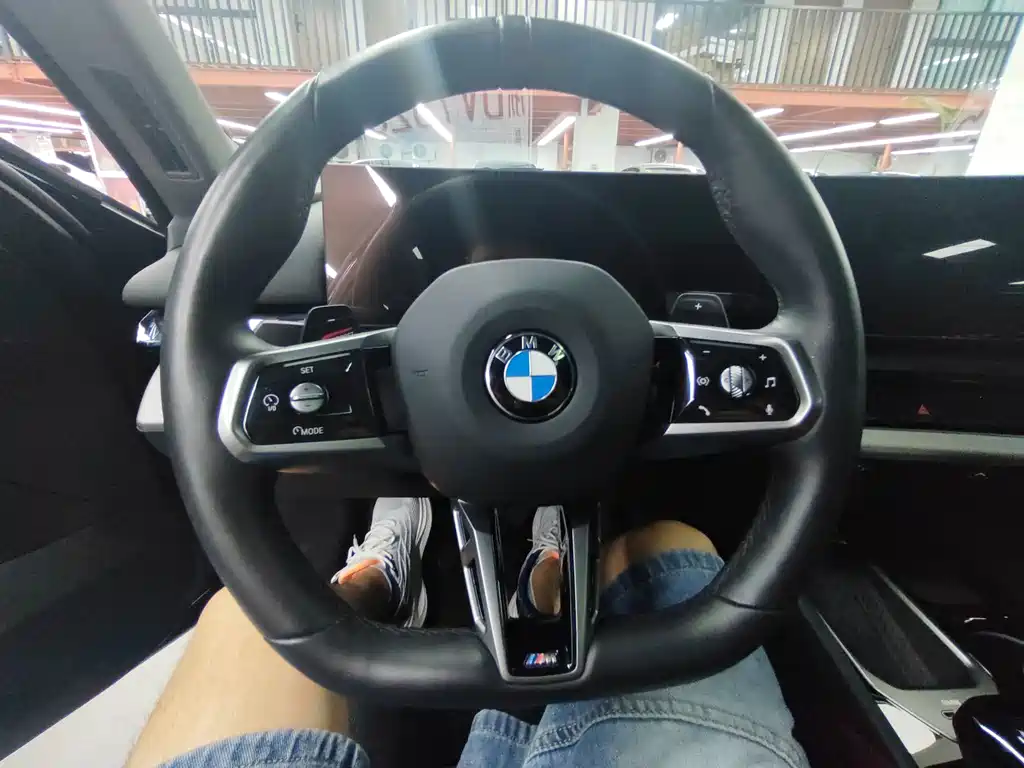 BMW 5 Series — миниатюра 6