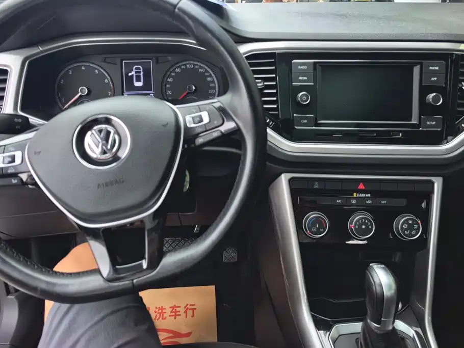 Volkswagen T-Roc — миниатюра 12