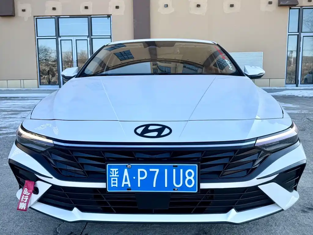 HYUNDAI ELANTRA