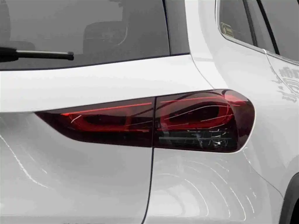 Mercedes-Benz GLA — миниатюра 6