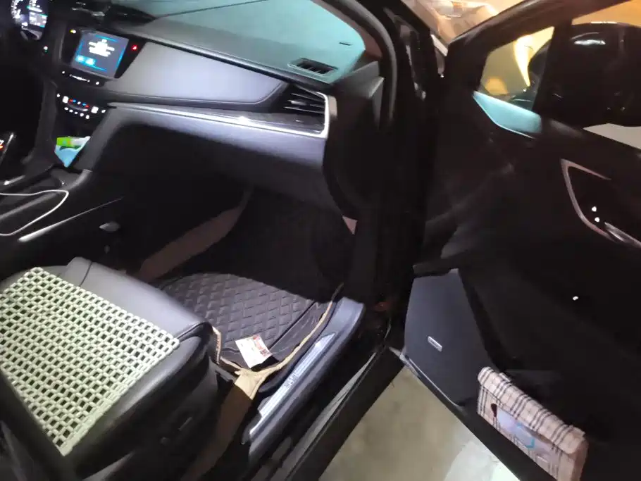 Cadillac XT5 — миниатюра 8