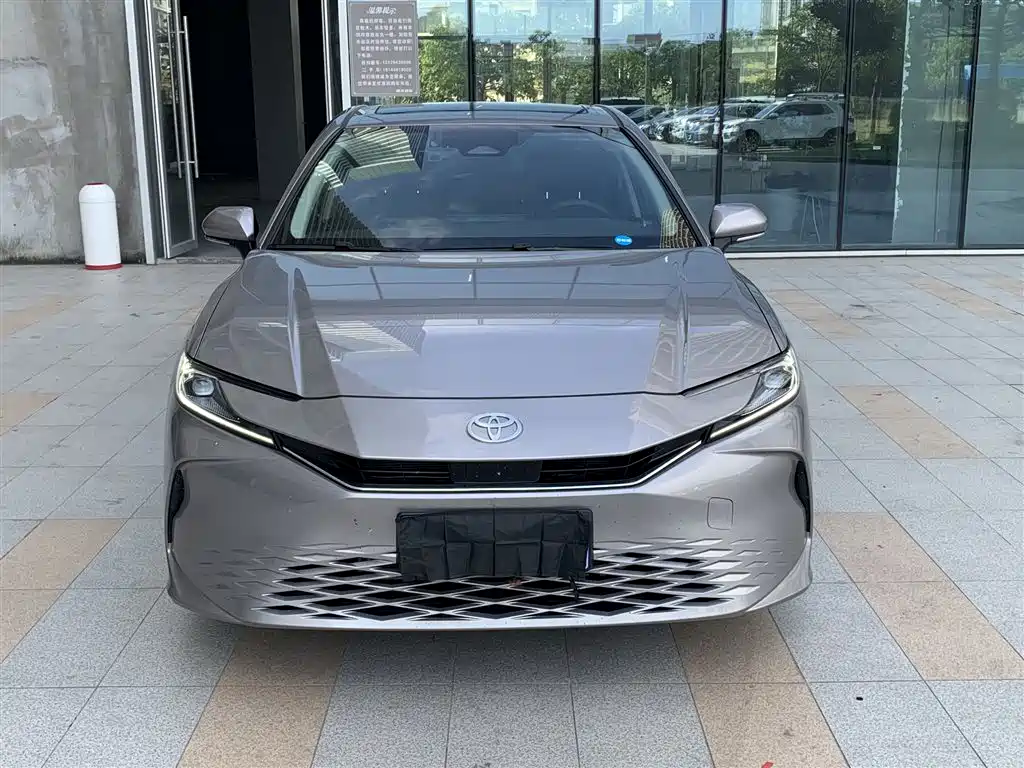 Toyota Camry — миниатюра 2