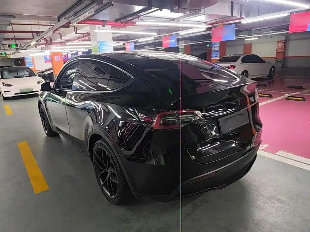 Tesla Model Y — миниатюра 5