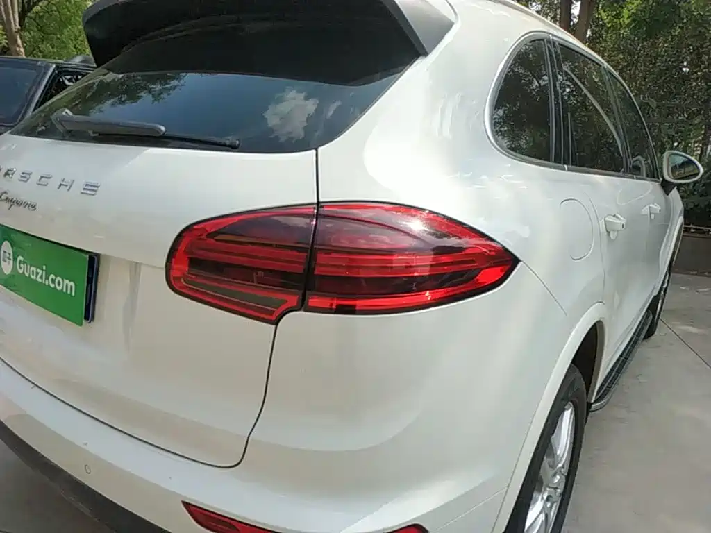 Porsche Cayenne — миниатюра 8