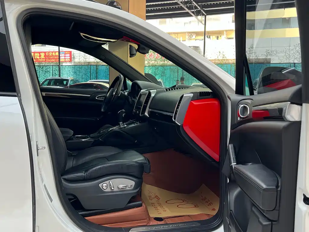 Porsche Cayenne — миниатюра 24