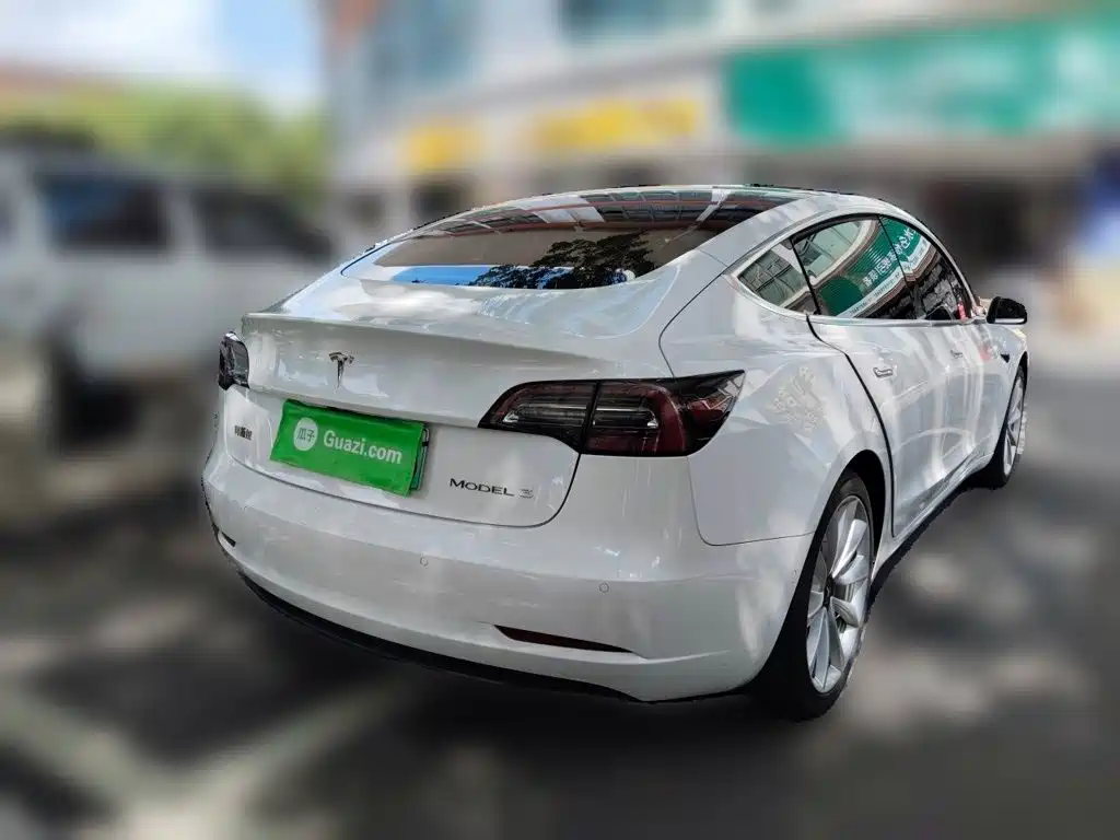 Tesla Model 3 — миниатюра 5