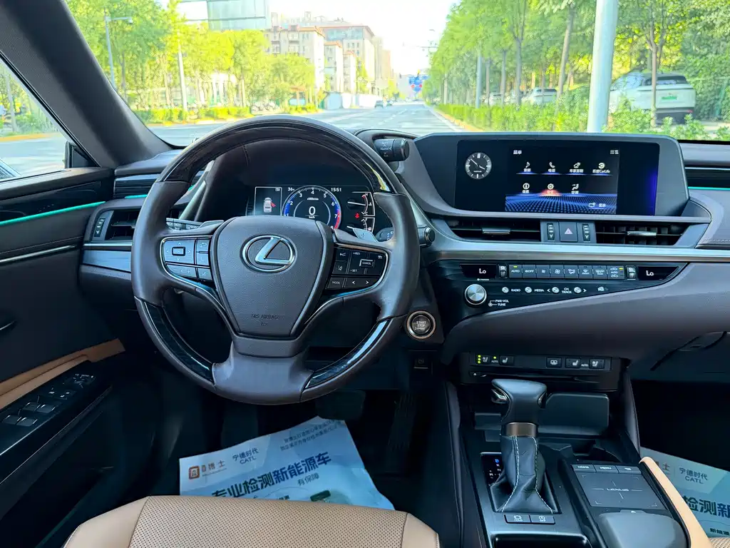 Lexus ES — миниатюра 7