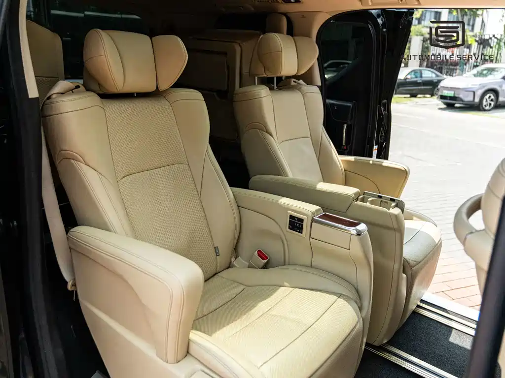 Toyota Alphard — миниатюра 10