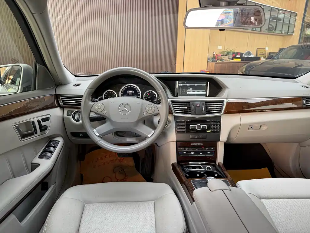 Mercedes-Benz E-Class — миниатюра 21