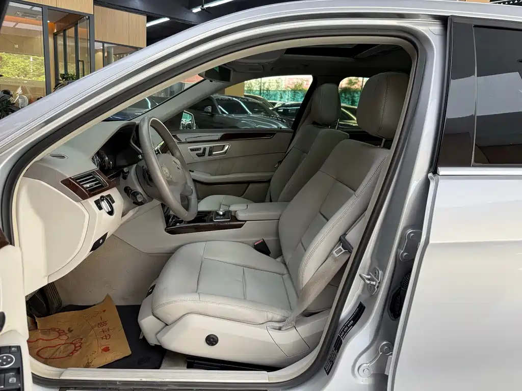 Mercedes-Benz E-Class — миниатюра 4