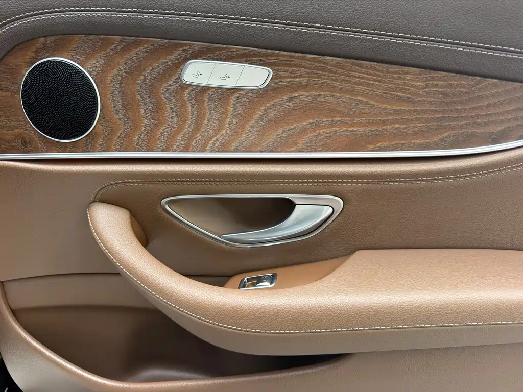Mercedes-Benz E-Class — миниатюра 10