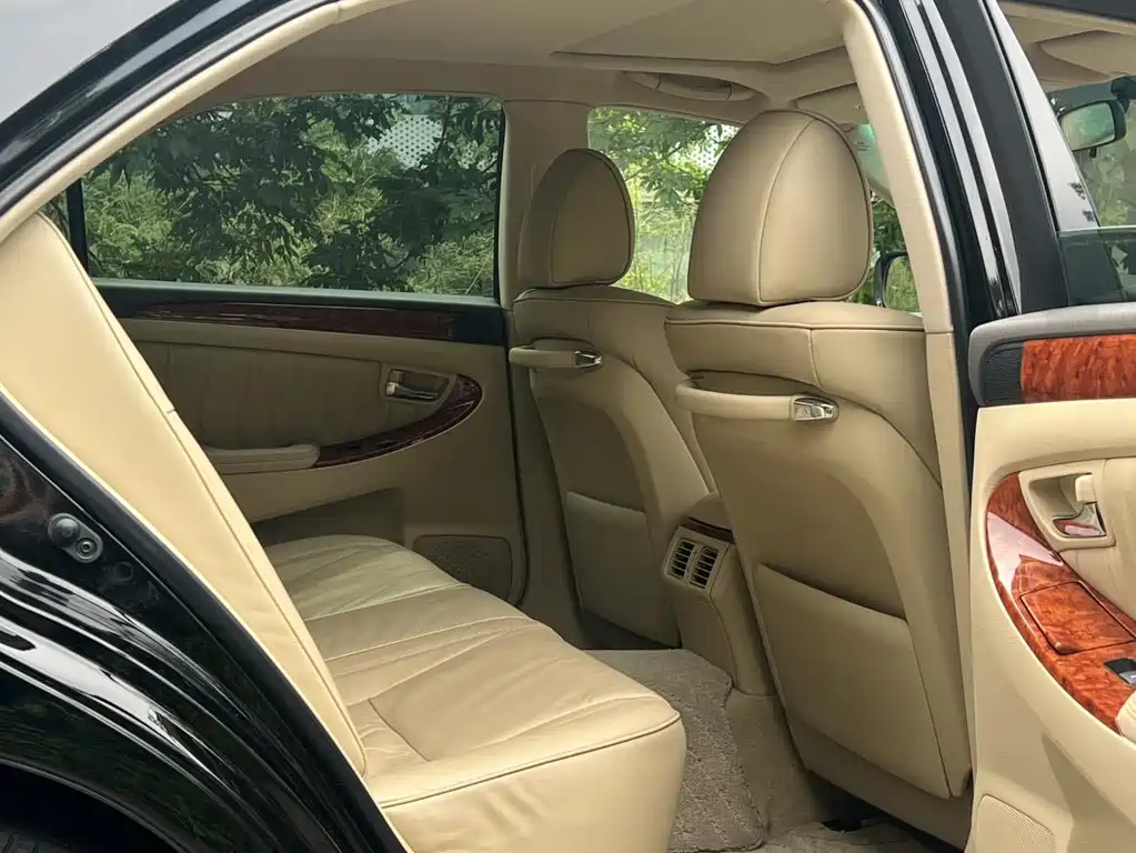 Toyota Crown — миниатюра 17