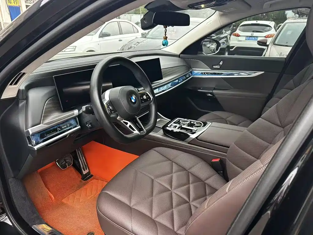 BMW 7 Series — миниатюра 5