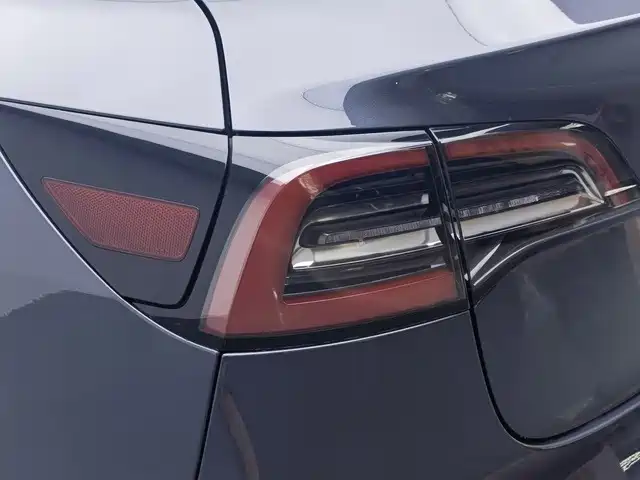 Tesla Model 3 — миниатюра 18