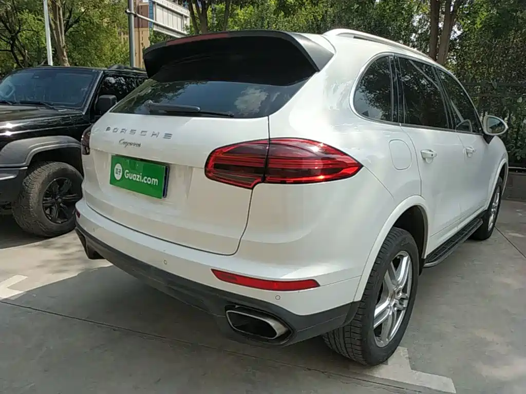 Porsche Cayenne — миниатюра 7