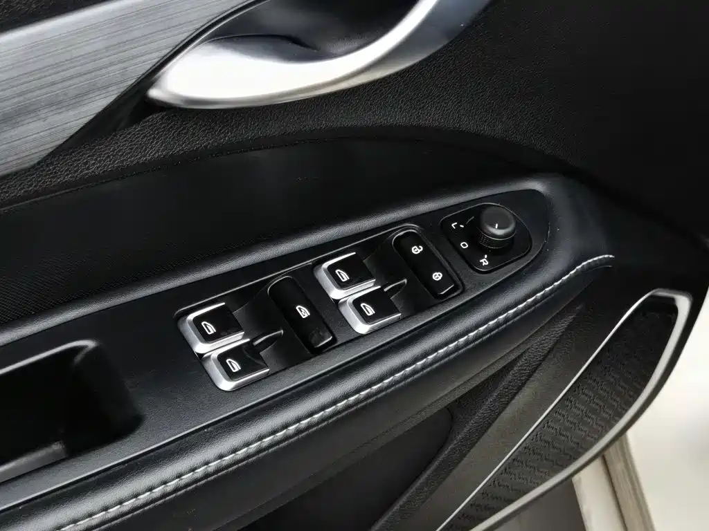 Geely Emgrand — миниатюра 9