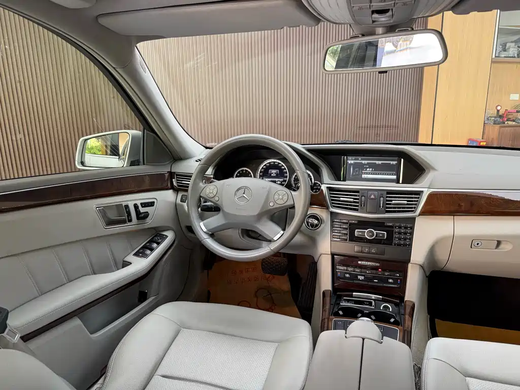 Mercedes-Benz E-Class — миниатюра 19