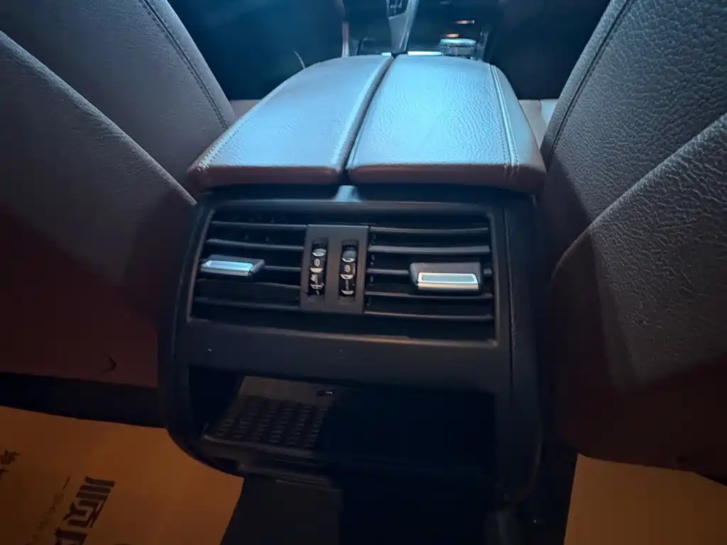 BMW 5 Series — миниатюра 13
