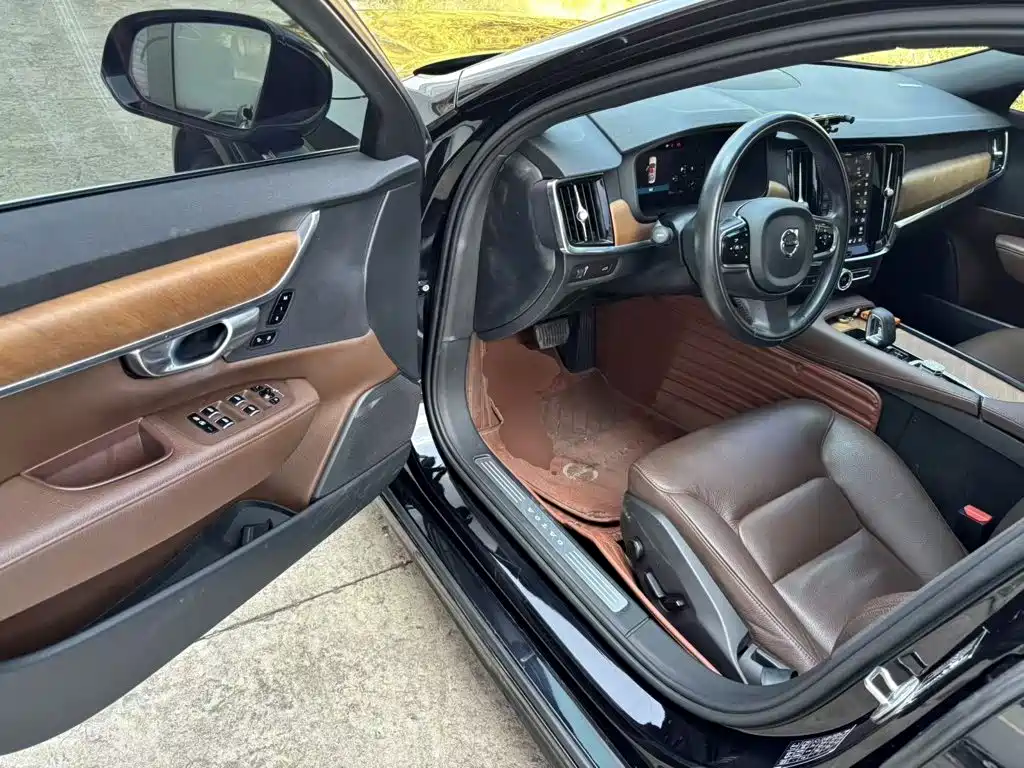 Volvo S90 — миниатюра 16