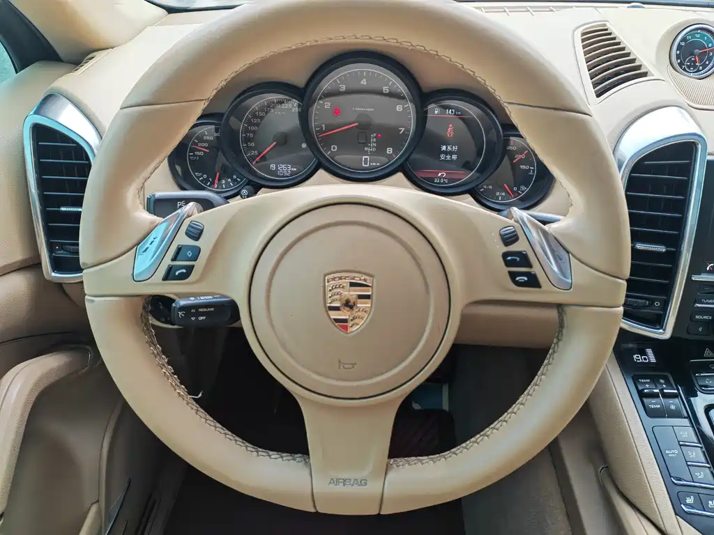 Porsche Cayenne — миниатюра 10