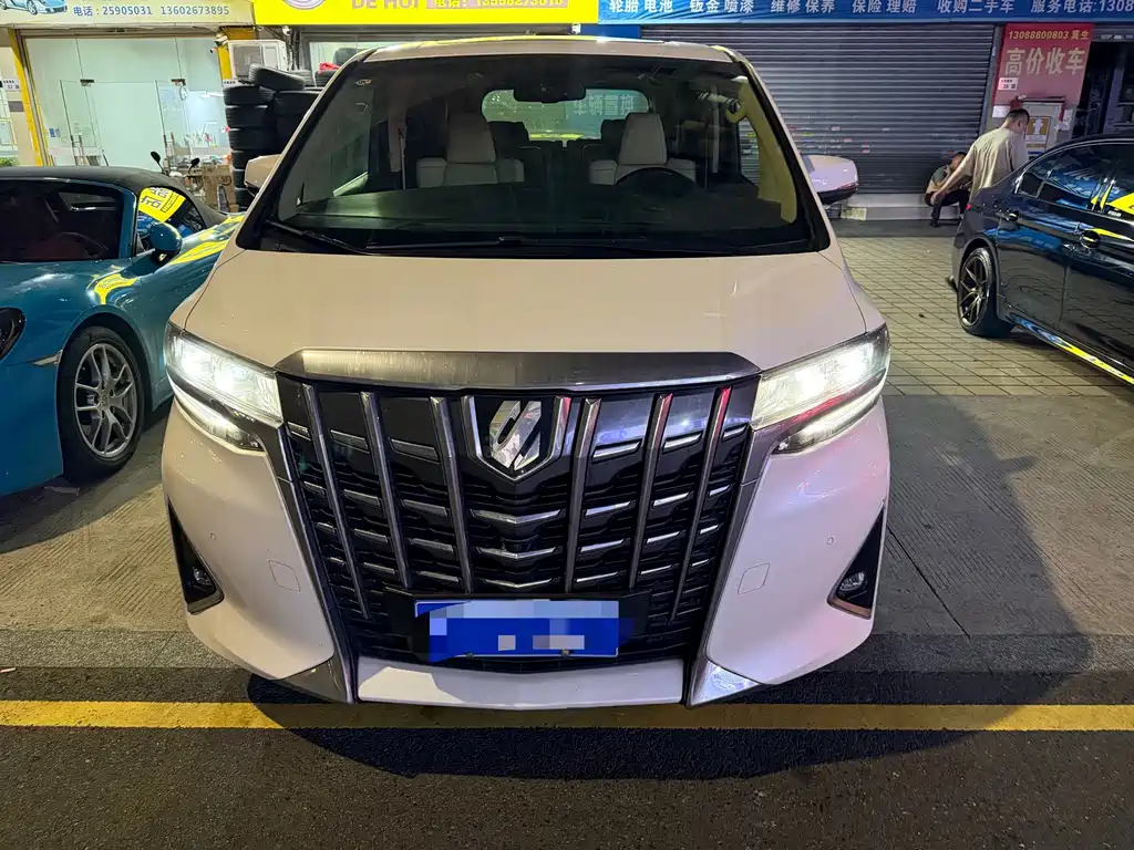 Toyota Alphard — миниатюра 2