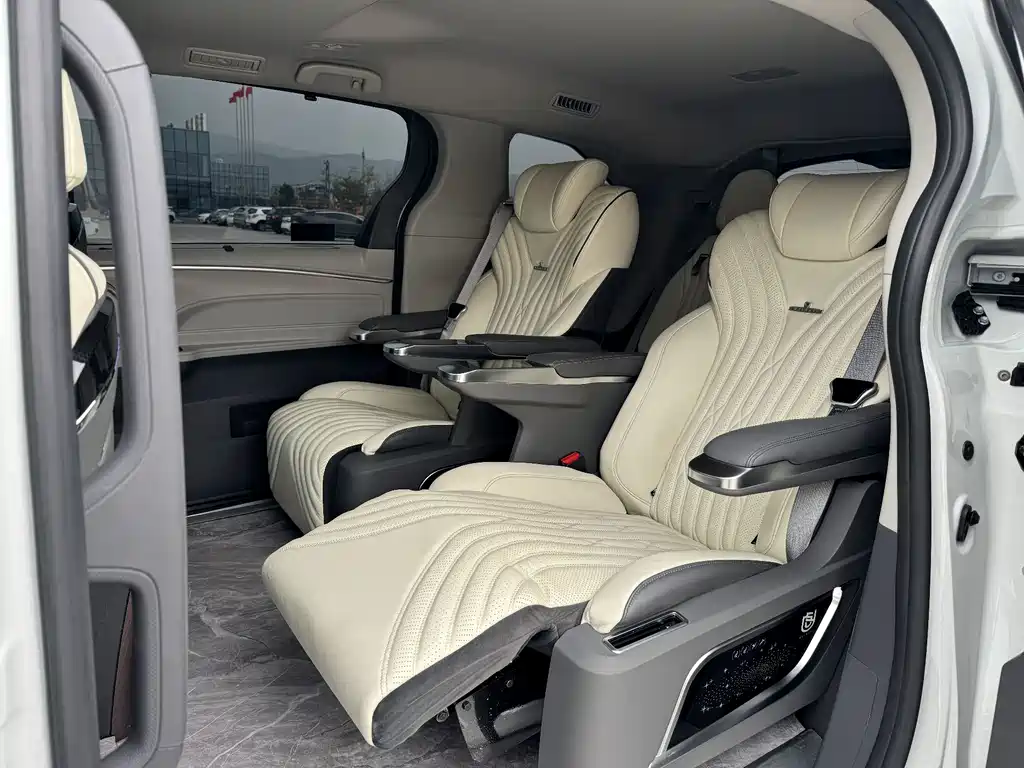 Toyota Sienna — миниатюра 13