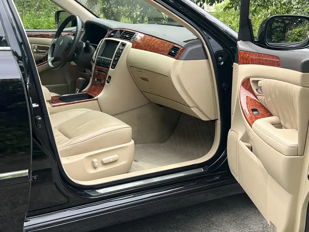 Toyota Crown — миниатюра 20