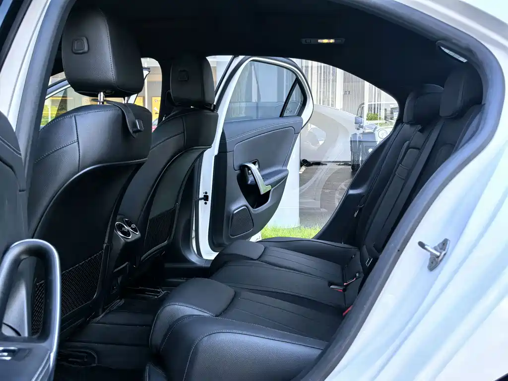 Mercedes-Benz A-Class — миниатюра 8