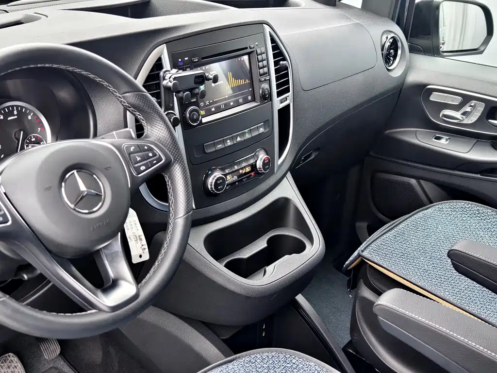 Mercedes-Benz Vito 2023 2.0T 7 мест
