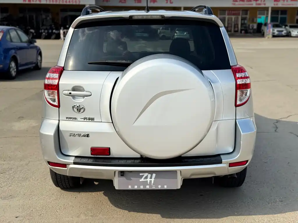 Toyota RAV4 — миниатюра 5
