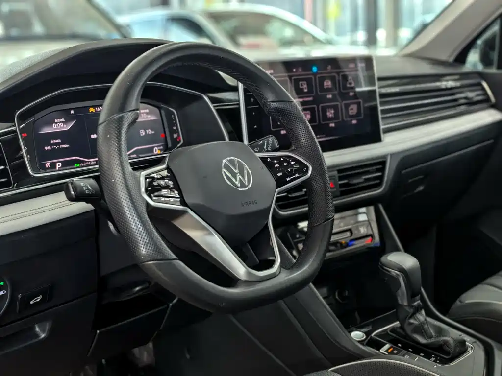 Volkswagen Tiguan L — миниатюра 9