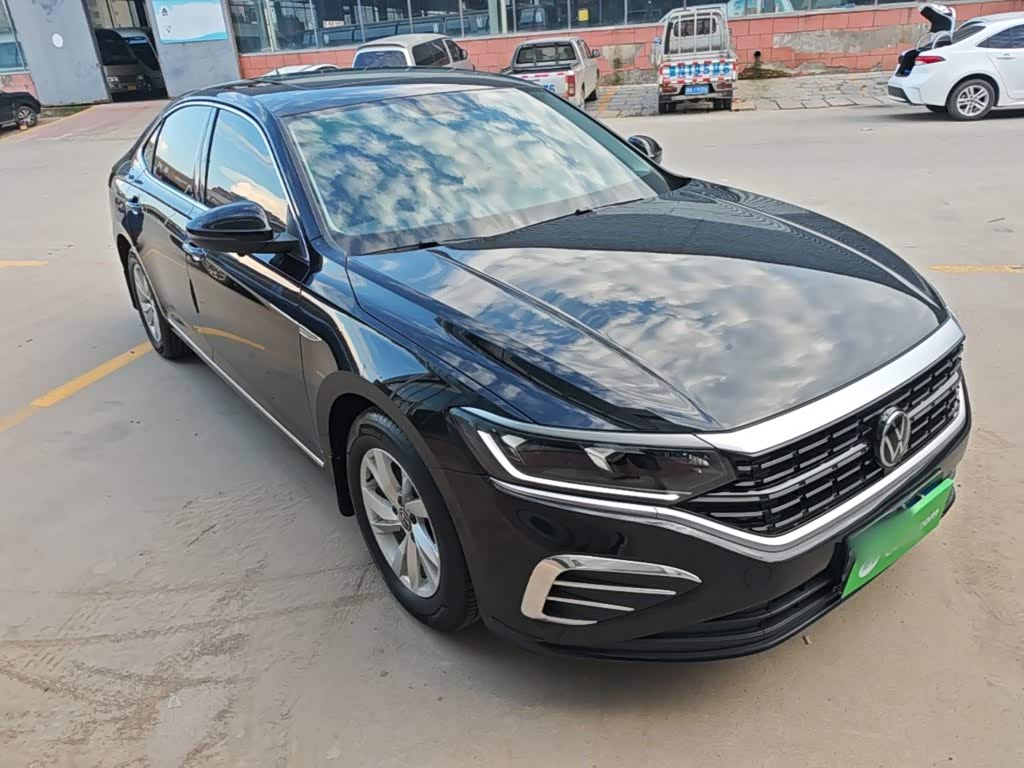 Volkswagen Passat 1.4 л 2024 г. Чёрный, пробег 28300 км