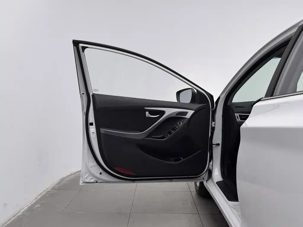 Hyundai Elantra Langdong — миниатюра 8