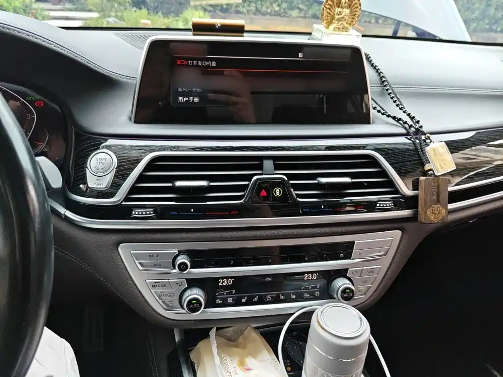 BMW 7 Series — миниатюра 6