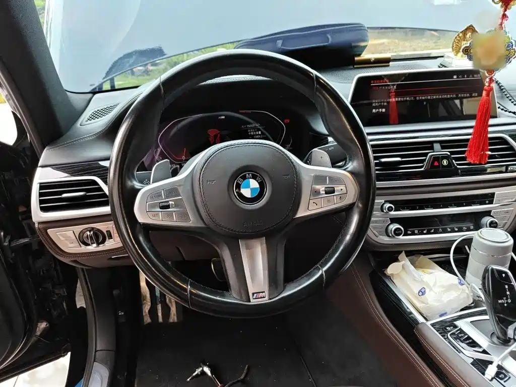 BMW 7 Series — миниатюра 3