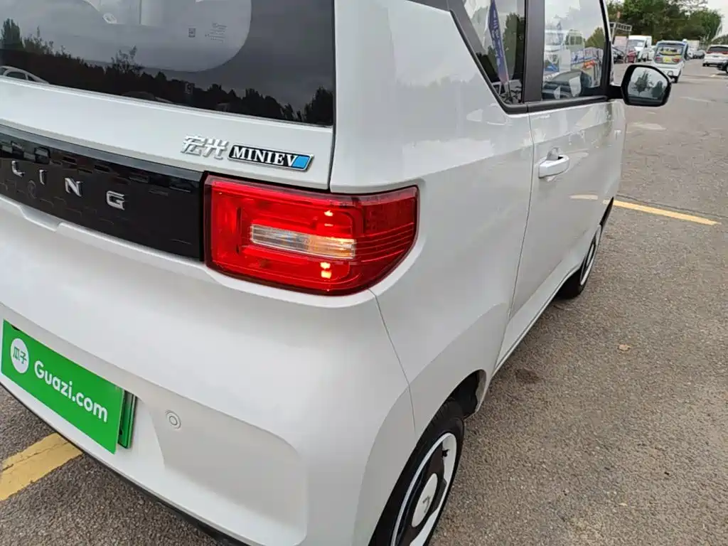 Wuling MINIEV — миниатюра 8