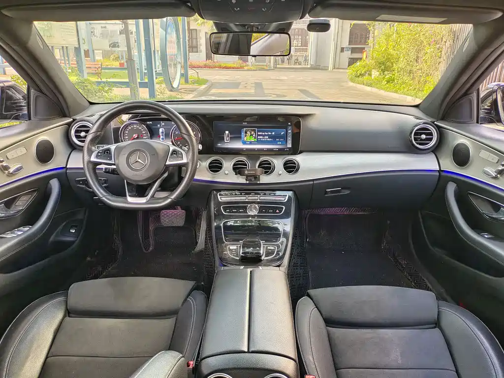 Mercedes-Benz E-Class — миниатюра 8