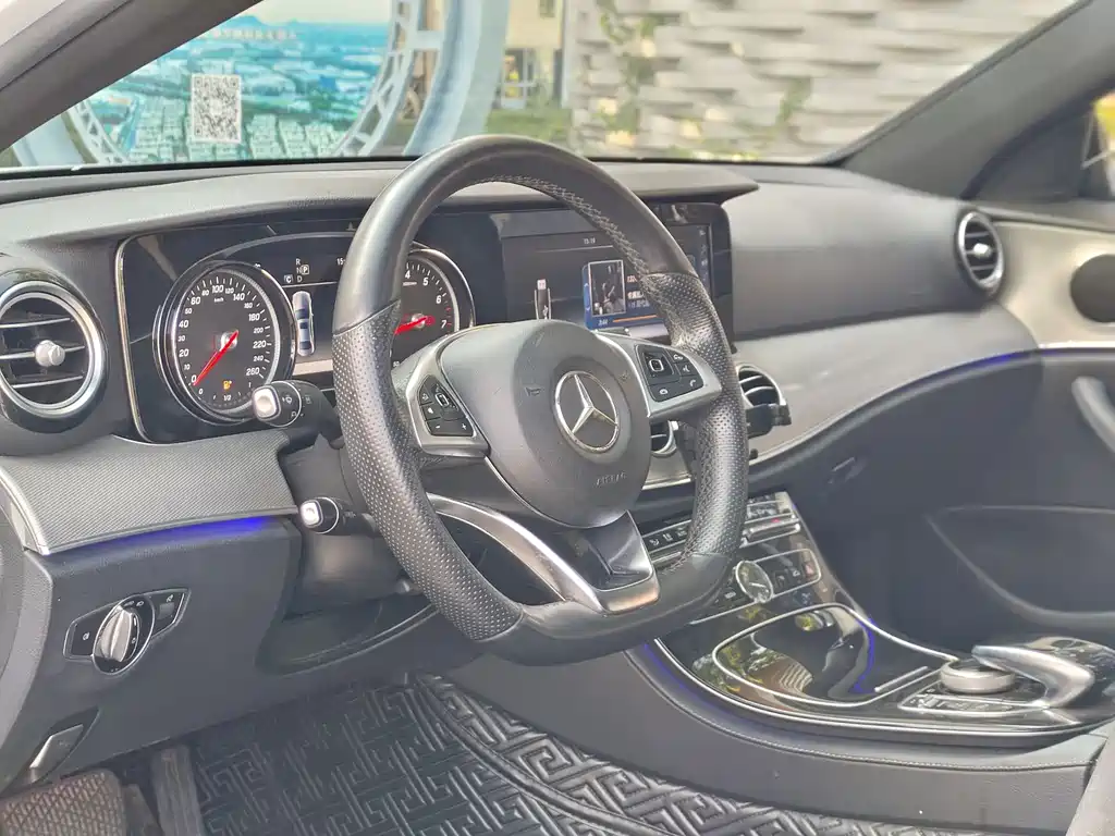 Mercedes-Benz E-Class — миниатюра 11