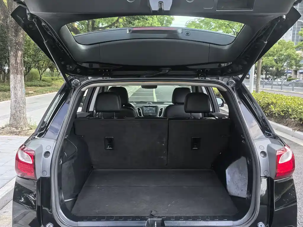 Chevrolet Equinox — миниатюра 13