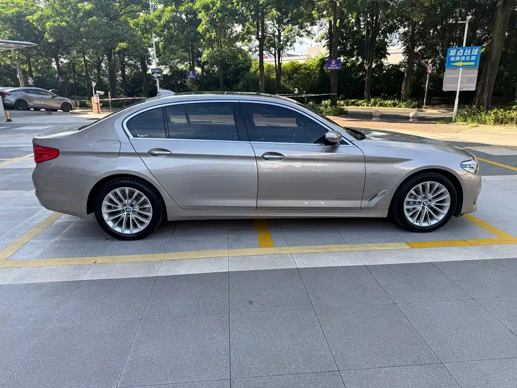 BMW 5 Series — миниатюра 8