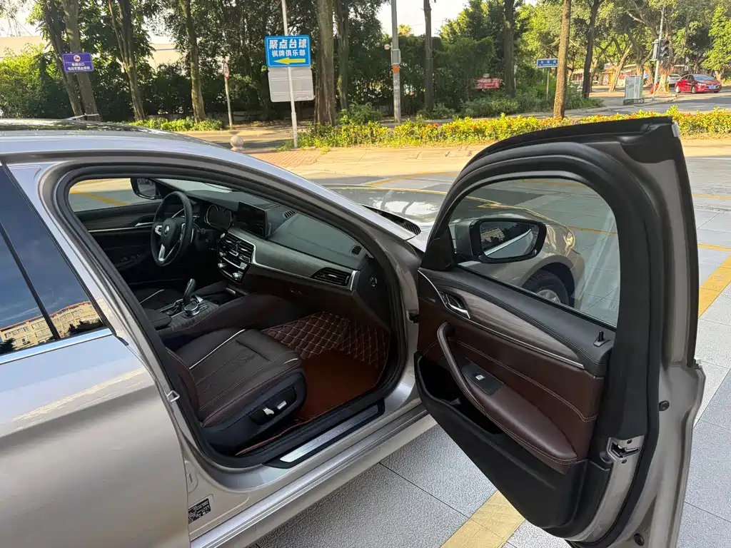 BMW 5 Series — миниатюра 19