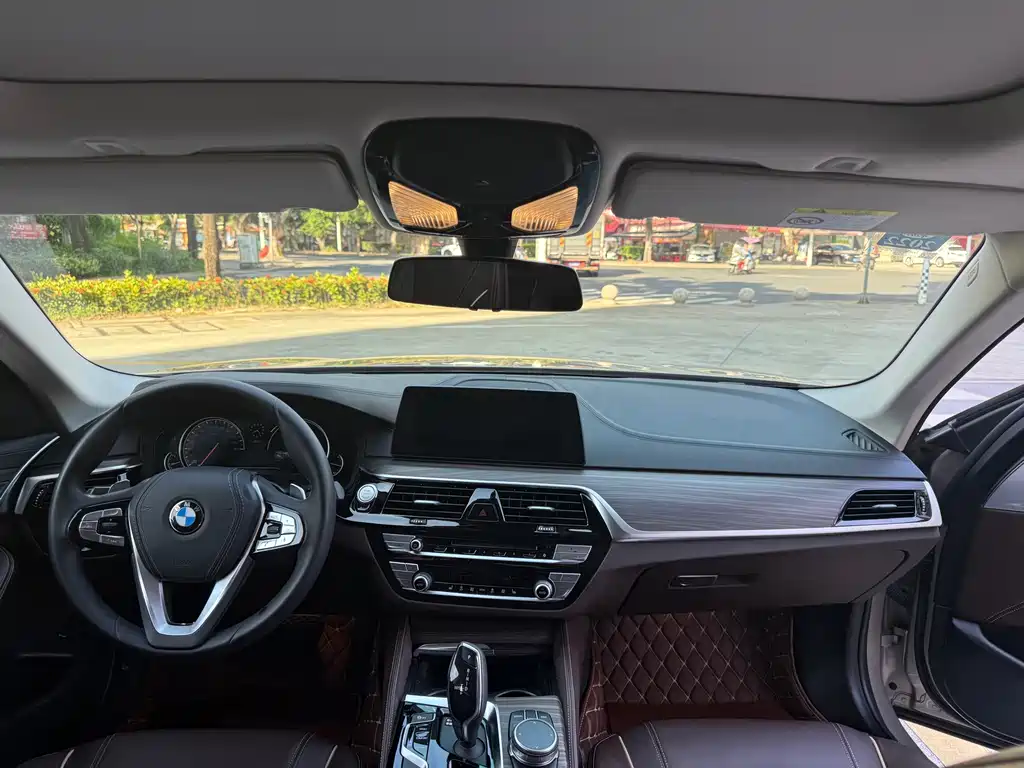 BMW 5 Series — миниатюра 17