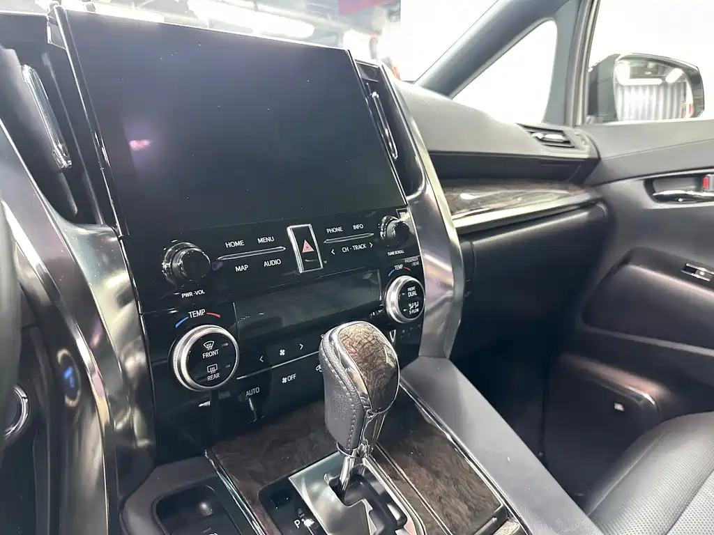 Toyota Vellfire — миниатюра 15