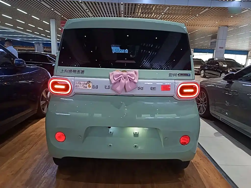 Wuling MINIEV — миниатюра 6