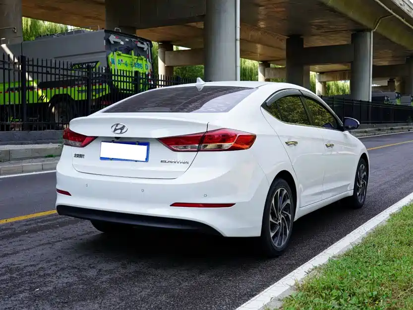 Hyundai Elantra — миниатюра 15