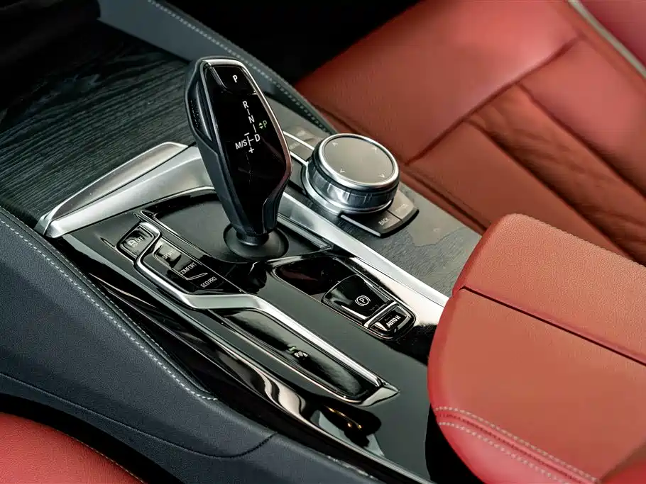 BMW 5 Series — миниатюра 11