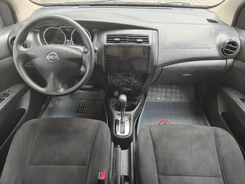 Nissan Livina — миниатюра 5
