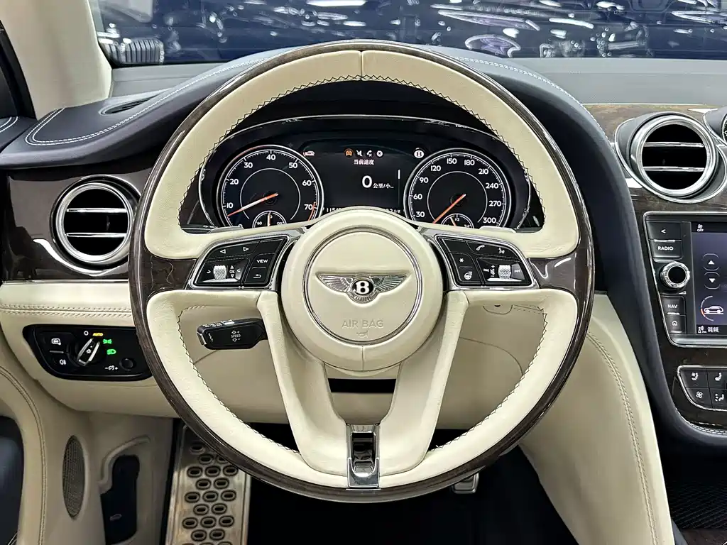 Bentley Bentayga — миниатюра 19