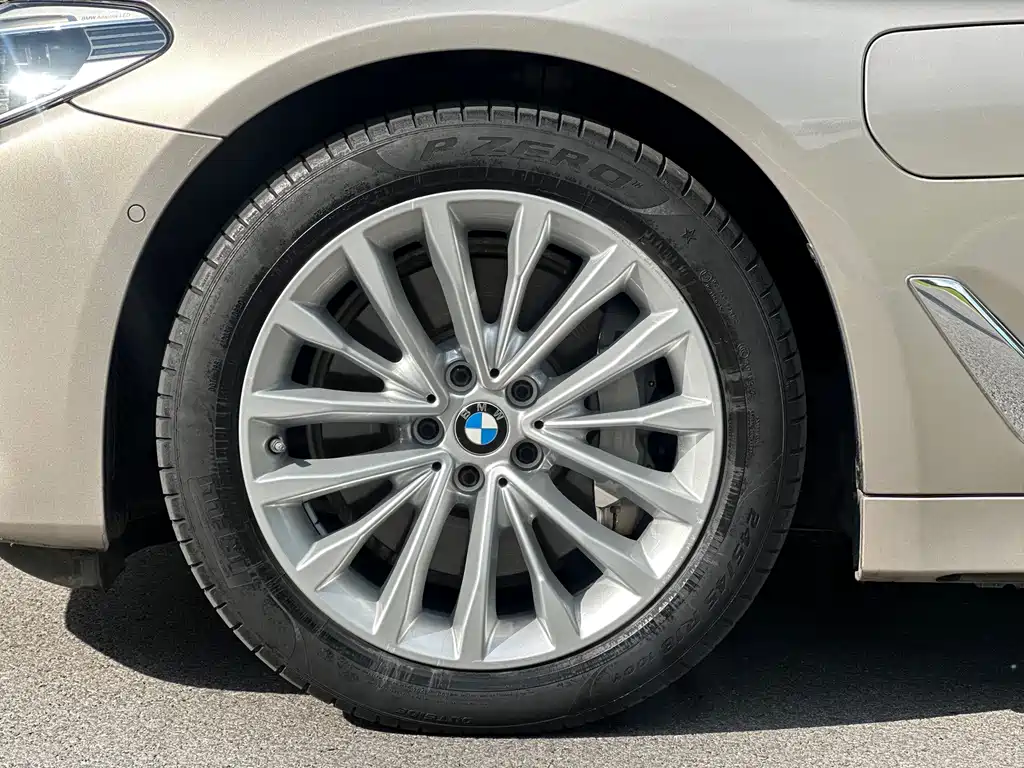 BMW 5 Series New Energy — миниатюра 15
