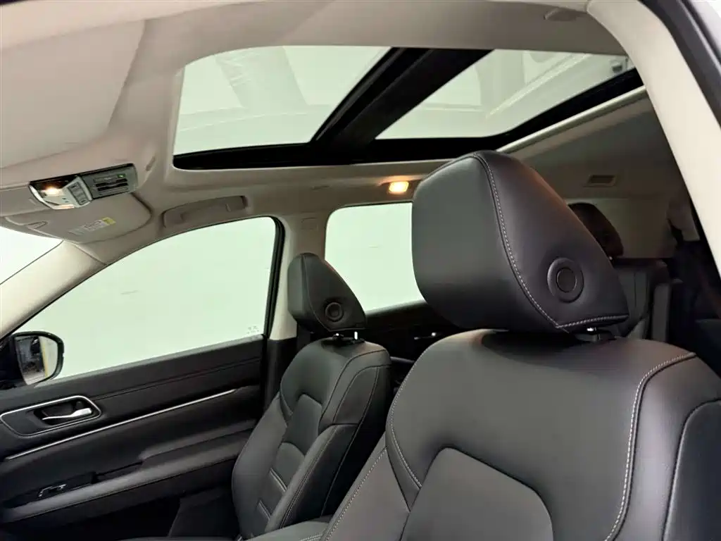 NISSAN EXPLORING THE LAND